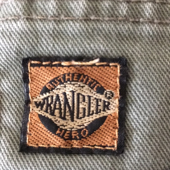 Wrangler Olive Shorts - Picture 2 of 4
